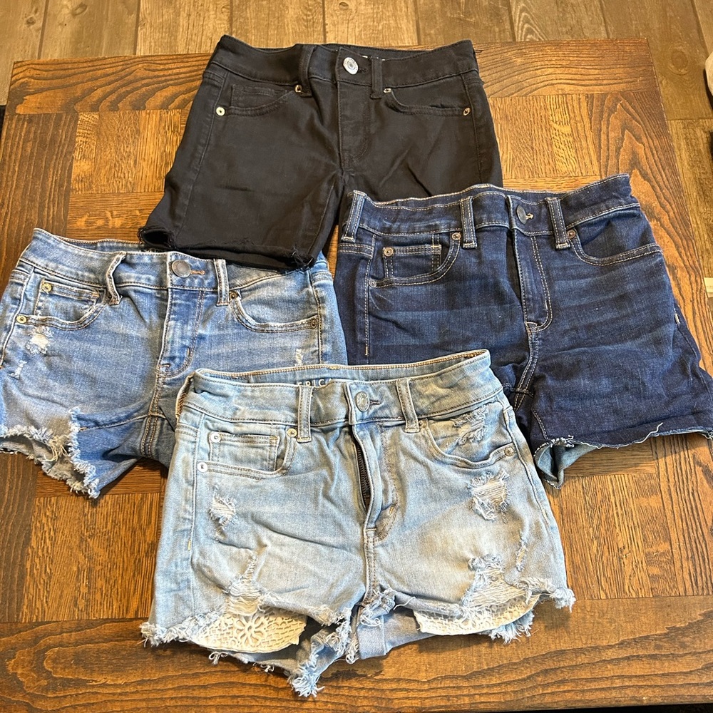 4 pairs of American Eagle shorts all 4 size 0